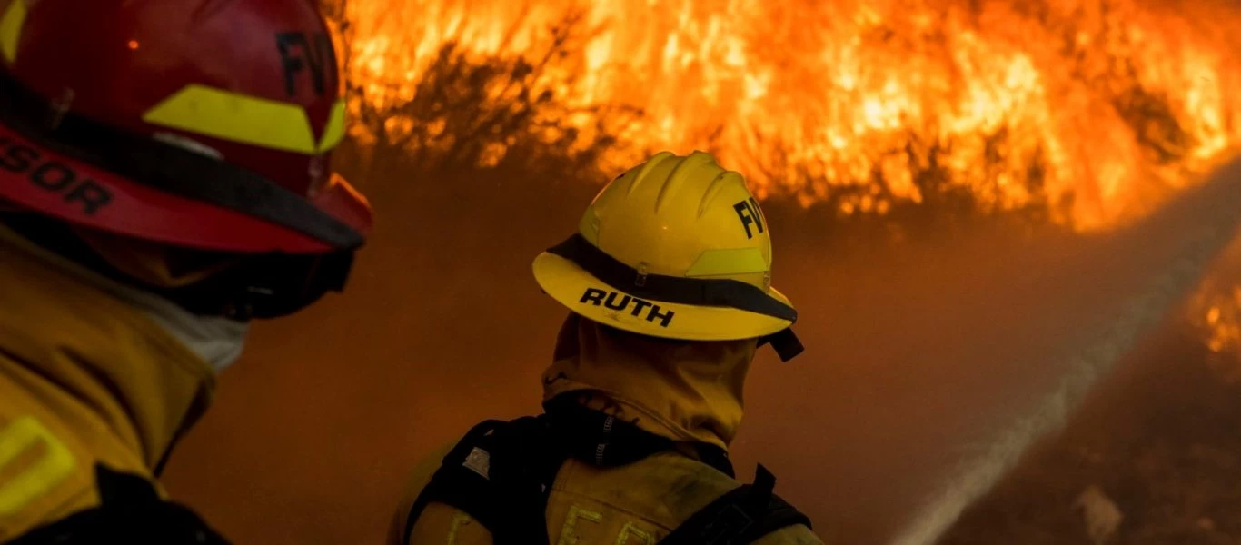 Πύργος: Σπίτι στον Άγιο Ηλία τυλίχθηκε στις φλόγες - Πρόλαβαν να βγουν οι ένοικοι (βίντεο)